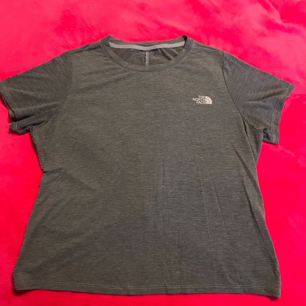 The North Face Women's Short Sleeve workout Tee in Charcoal Gray